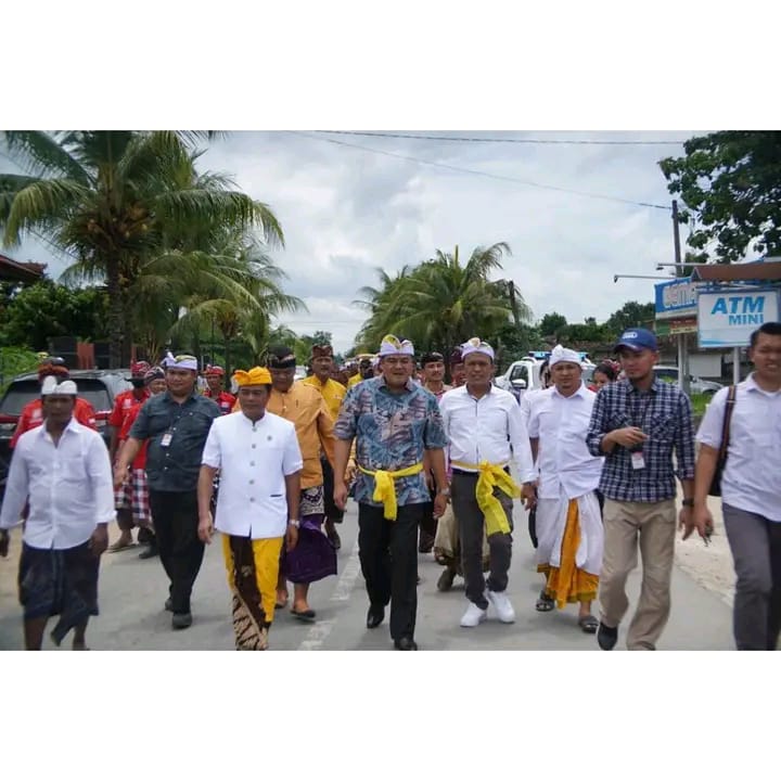 ACARA METATAH/POTONG GIGI MASSAL YANG DIADAKAN OLEH WHDI [[ANITA HINDU DHARMA INDONNESIA]  DI KAMPUNG DHAMA AGUNG MATARAM